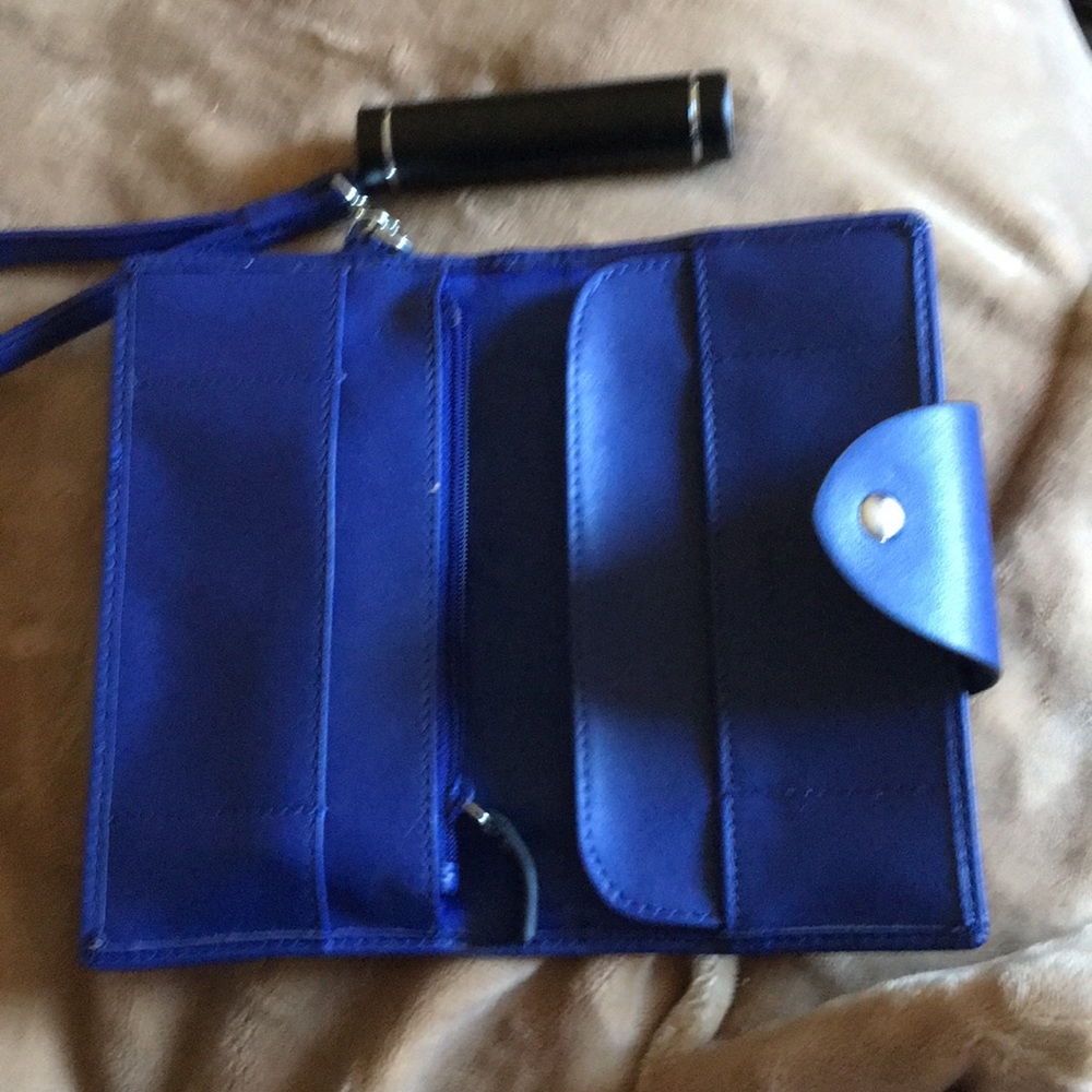 Smart phone wristlet pouch